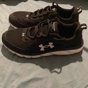 Women’s under armour sneakers